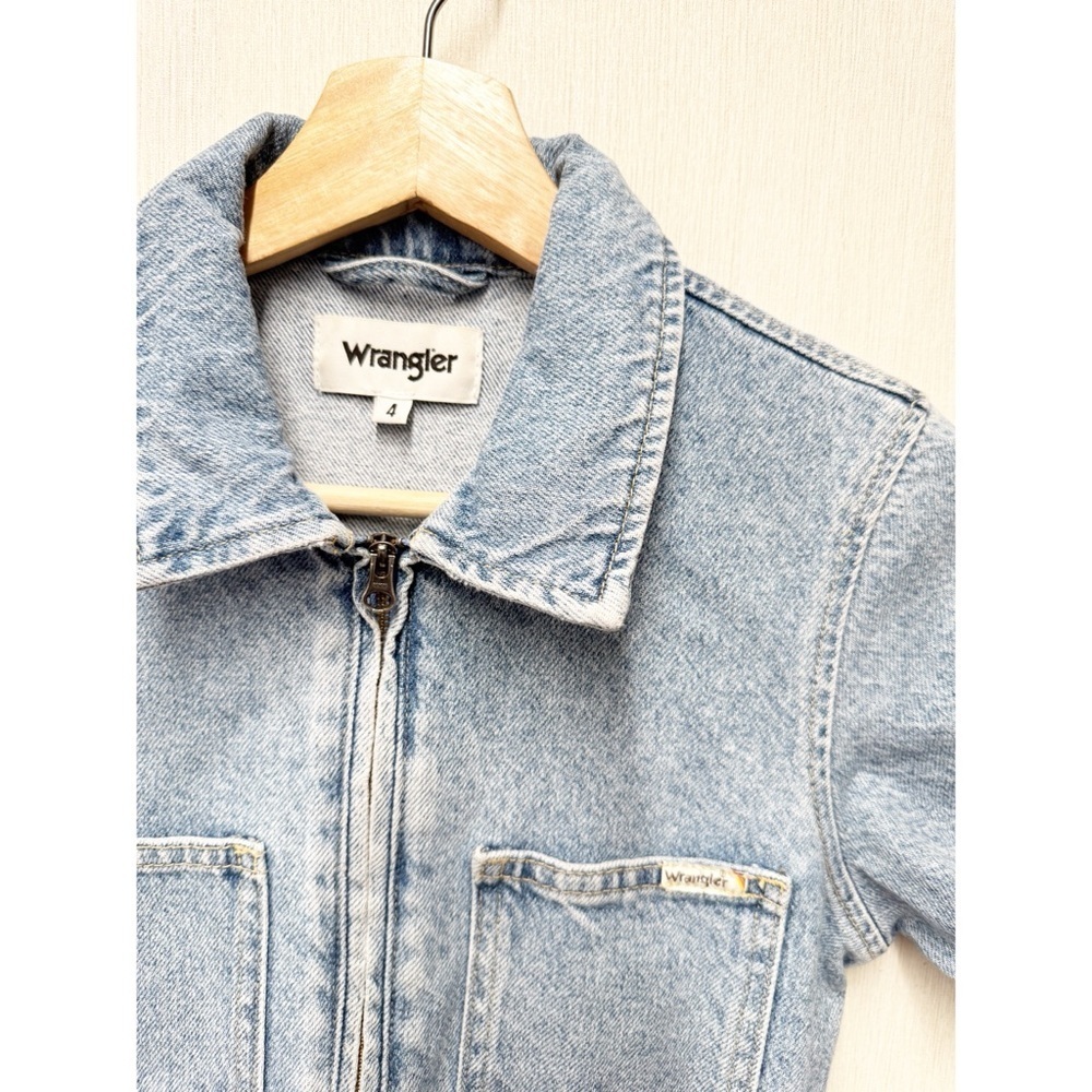 NWOT Wrangler Light Wash Denim Zip-Front Utility Romper, Size 4 - Picture 5 of 10